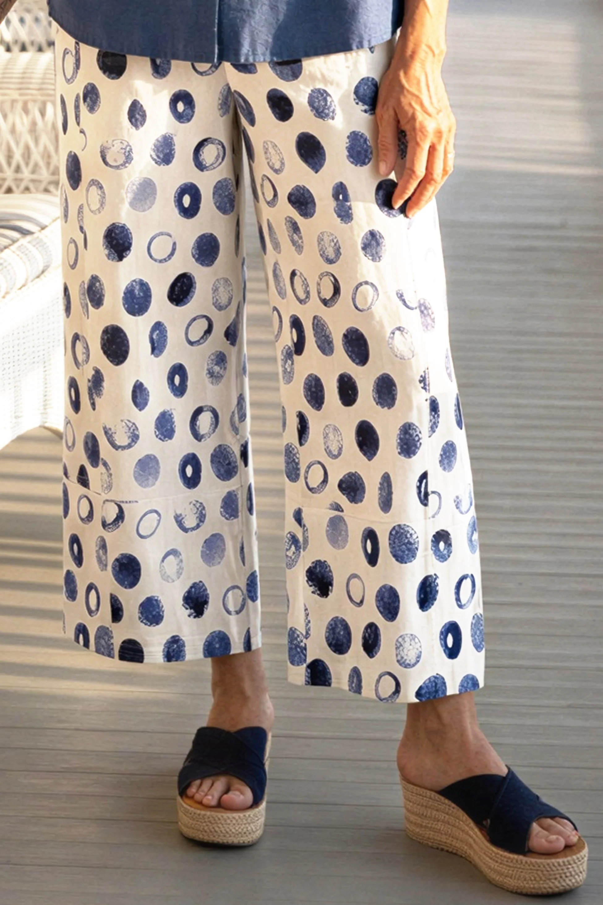 Contrast Seams Dot Crop Pant - Image 4