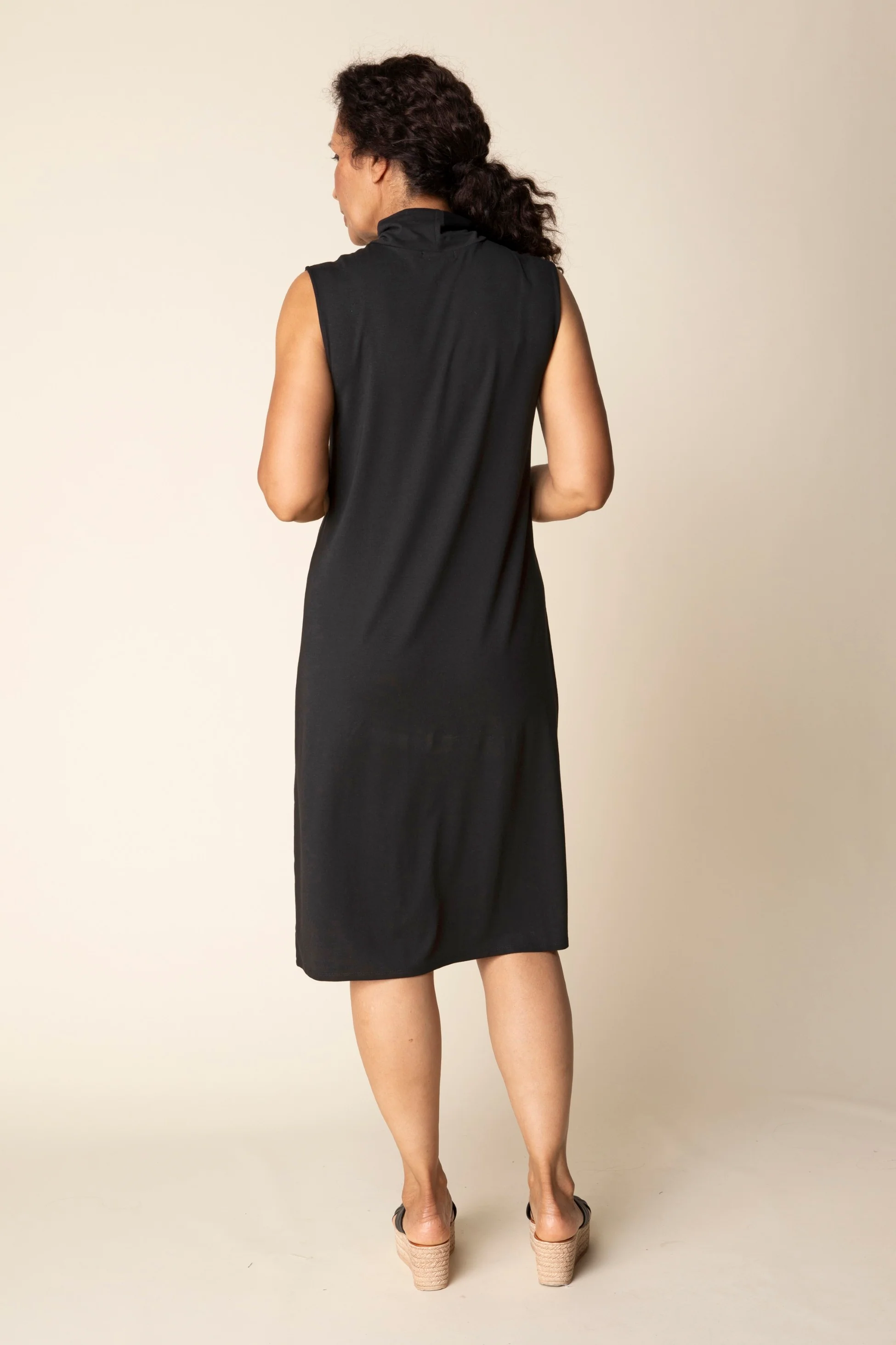 Core Travel Chelsea Dress - Image 4