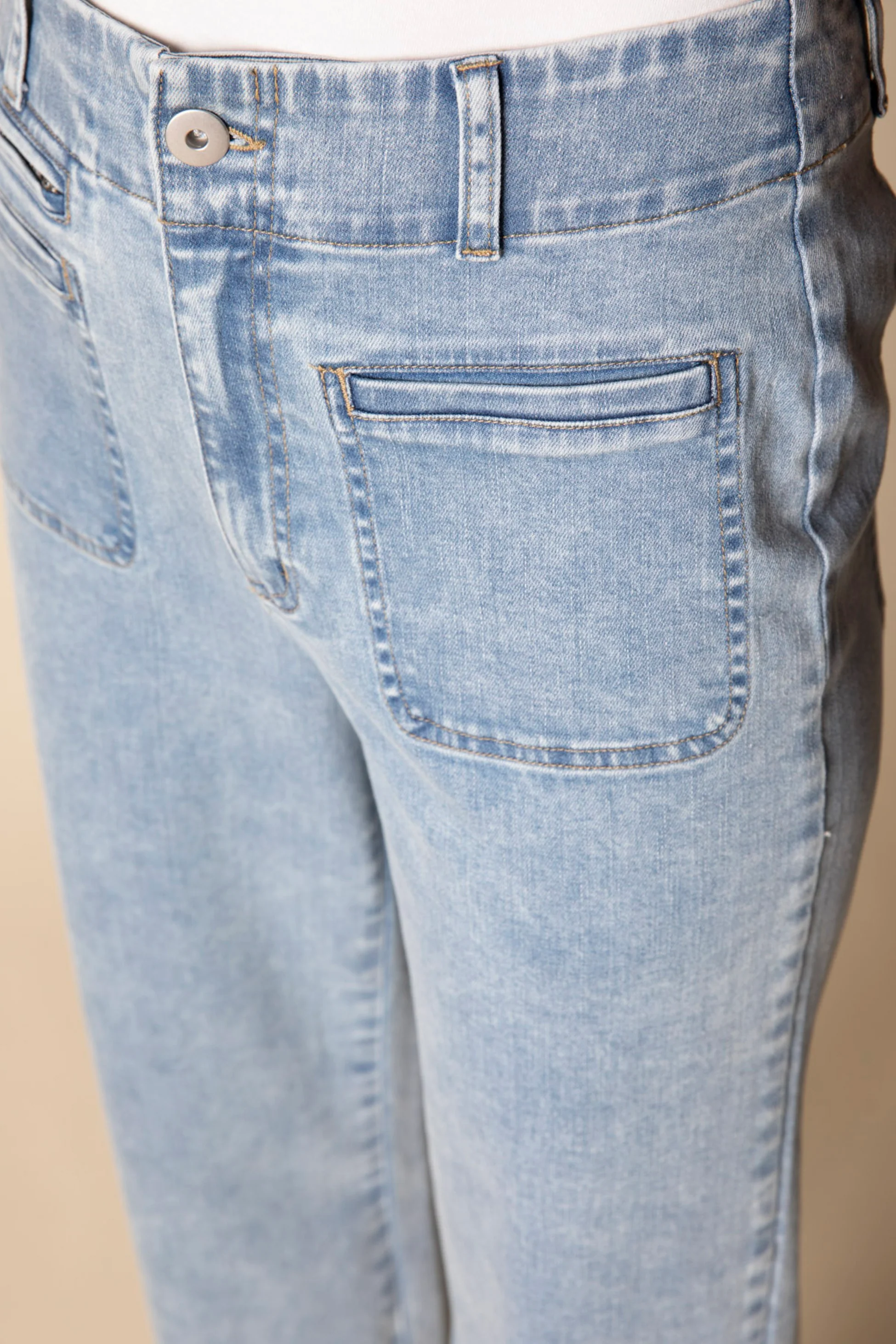 Crop Essential Jean - Image 5