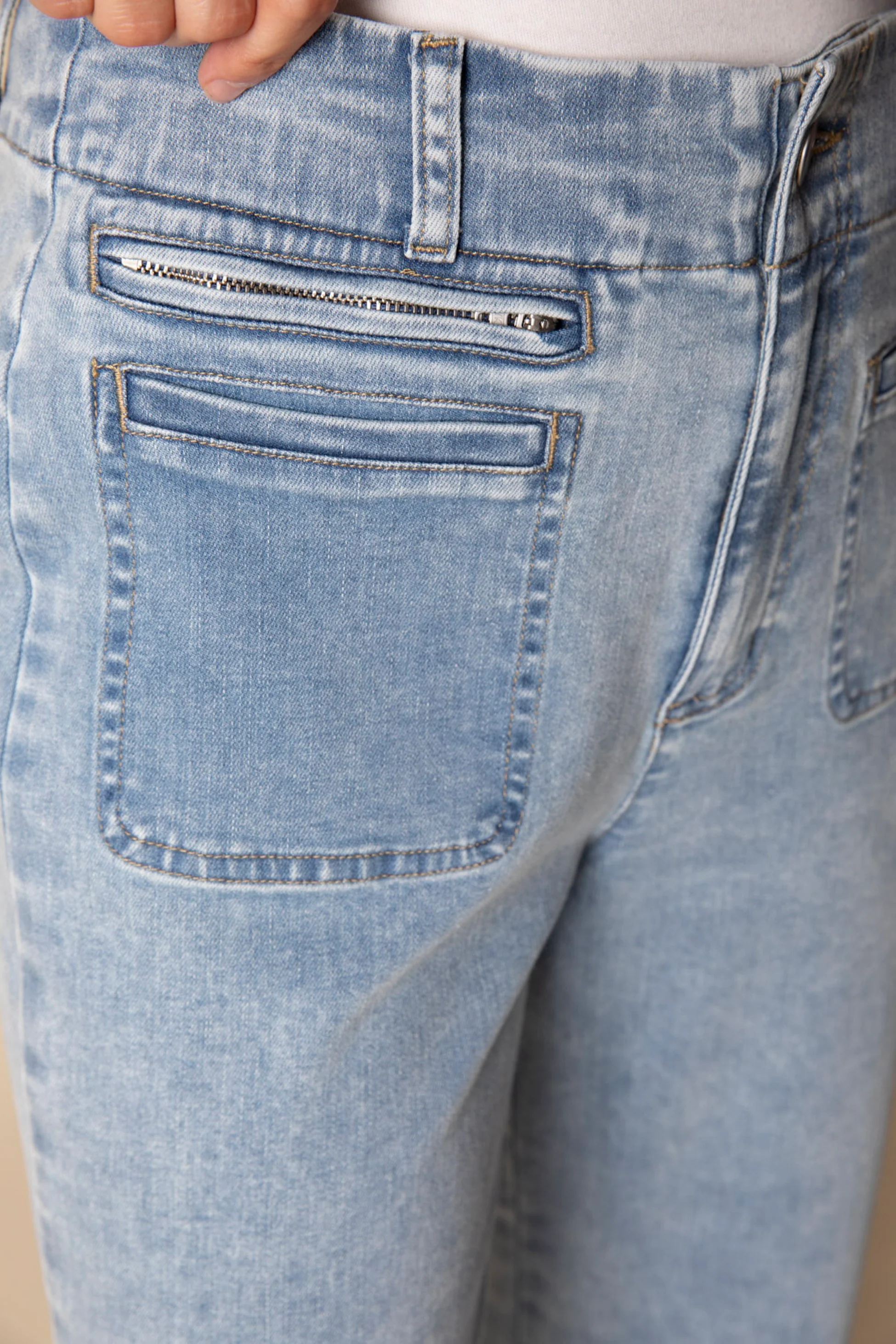Crop Essential Jean - Image 6