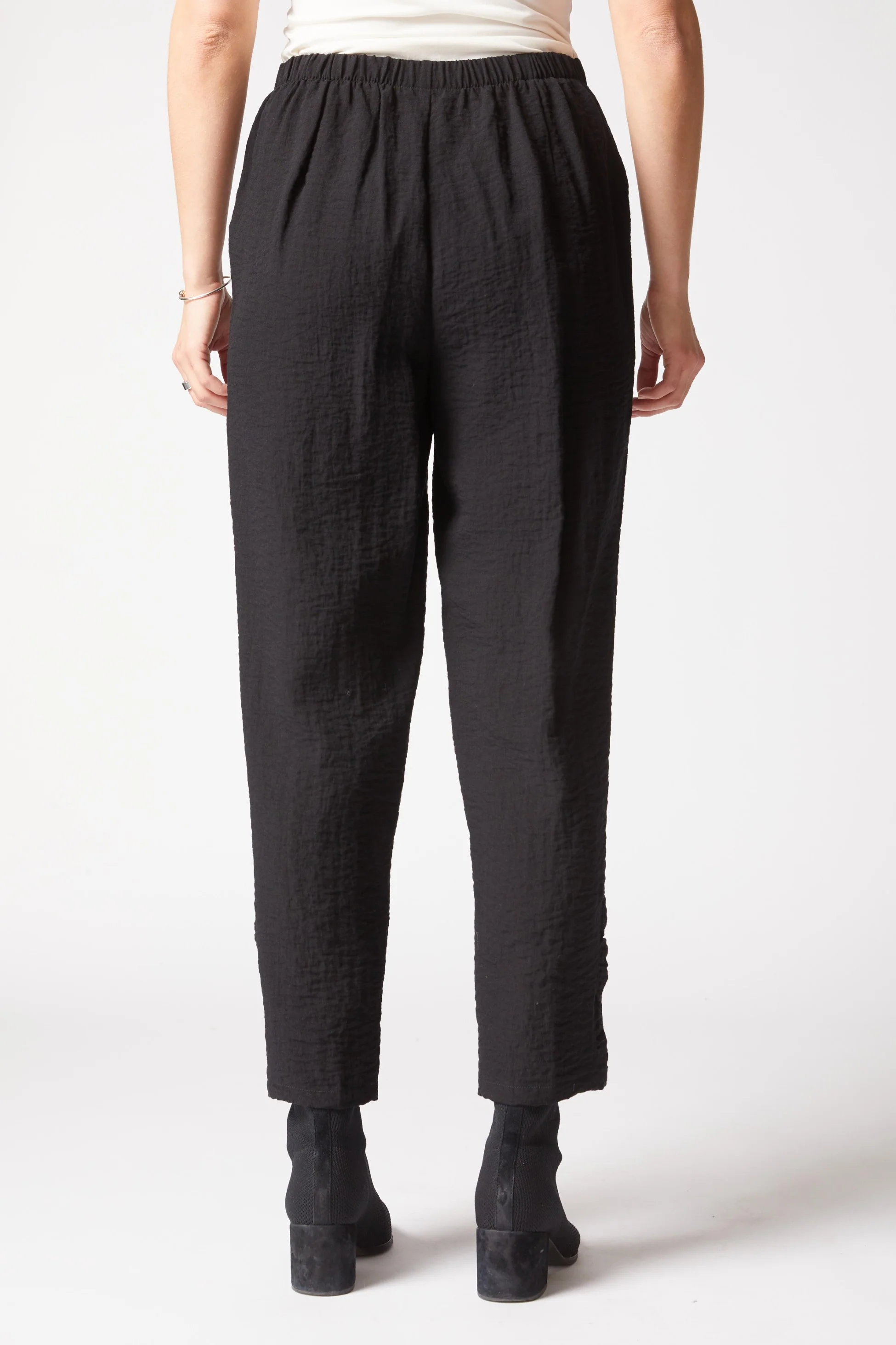 Express Travel Ruched Ankle Pant - Image 3