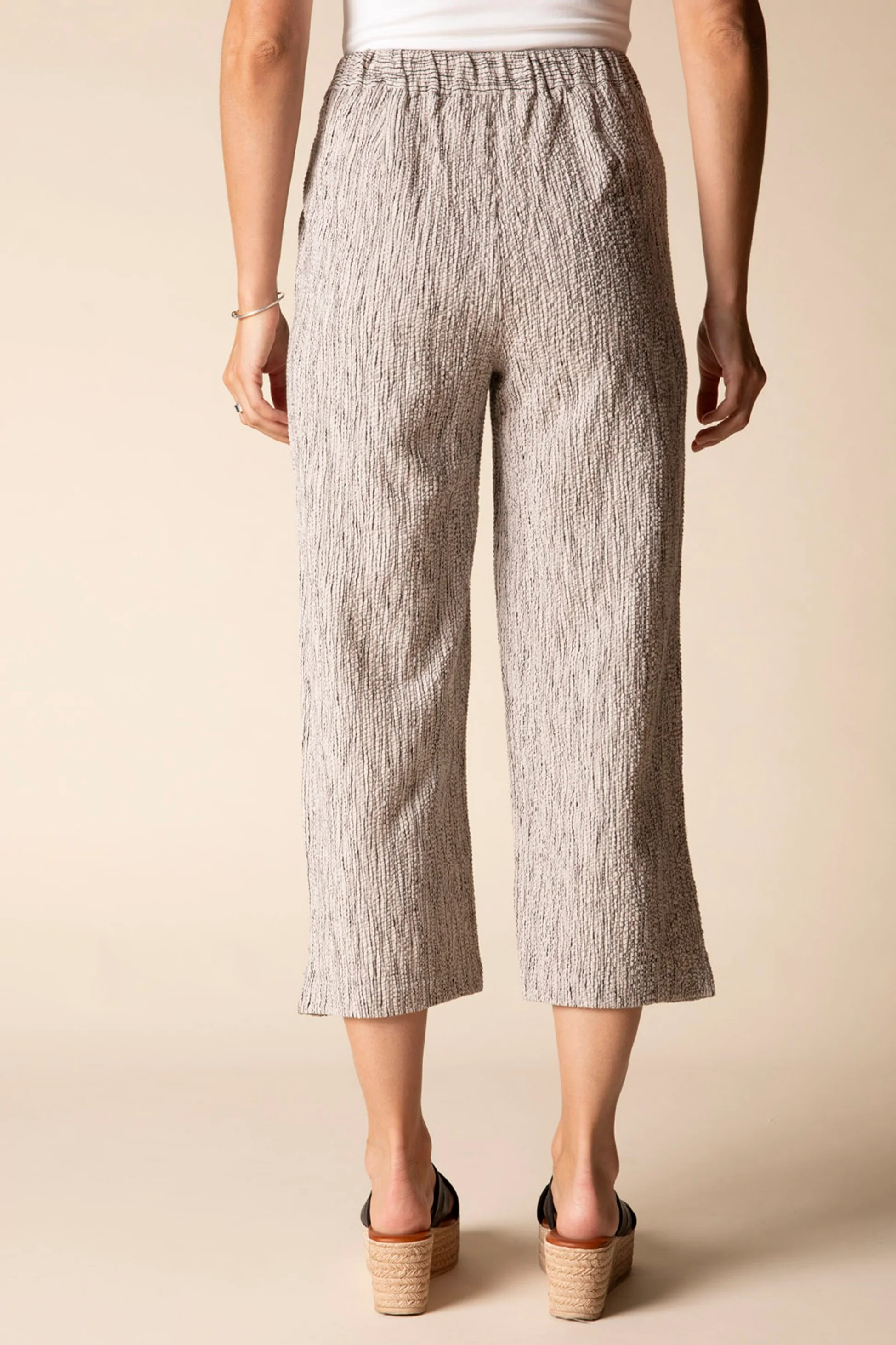 Fine Lines Pucker Weave Capri - Image 3