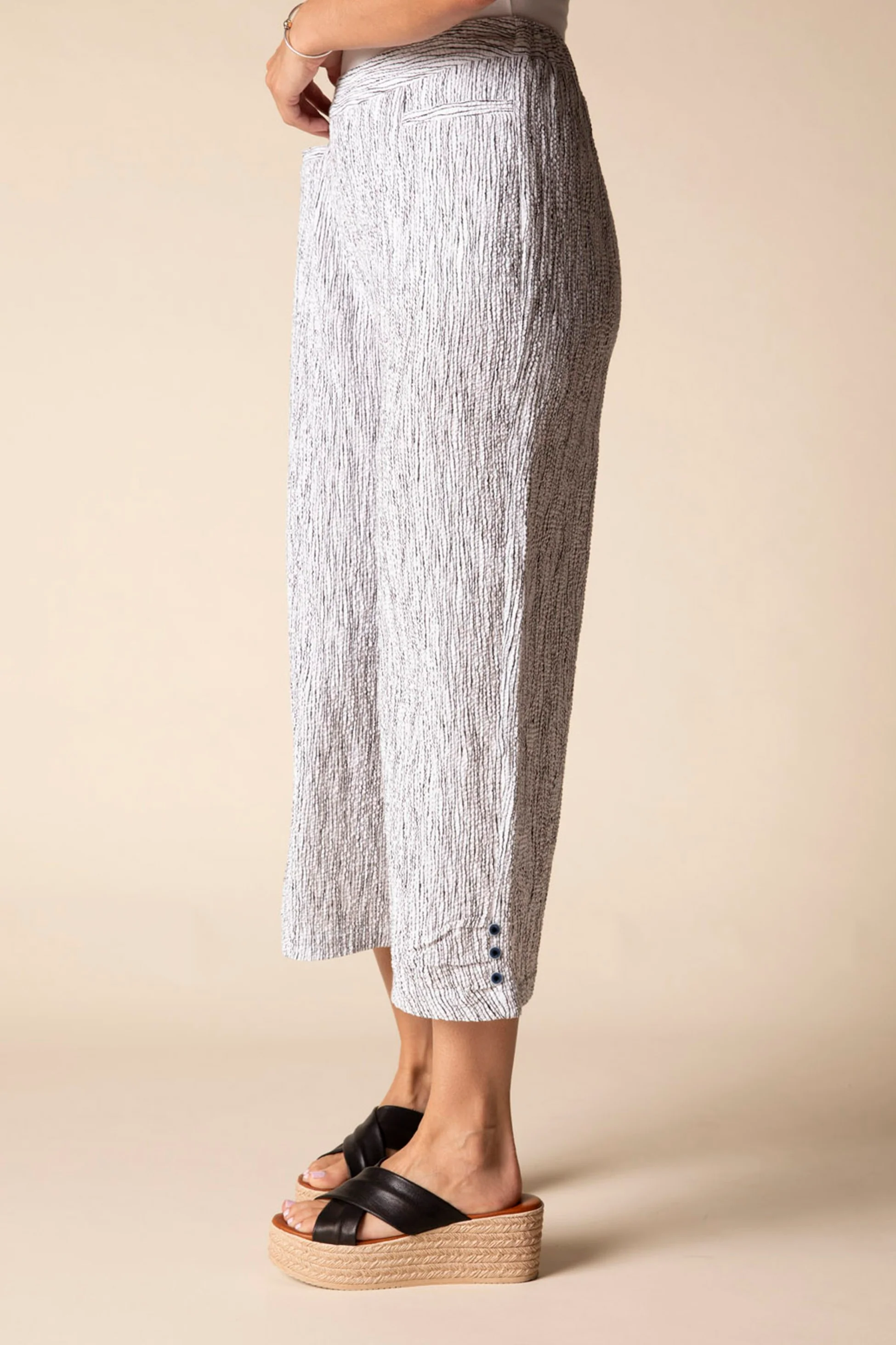 Fine Lines Pucker Weave Capri - Image 7