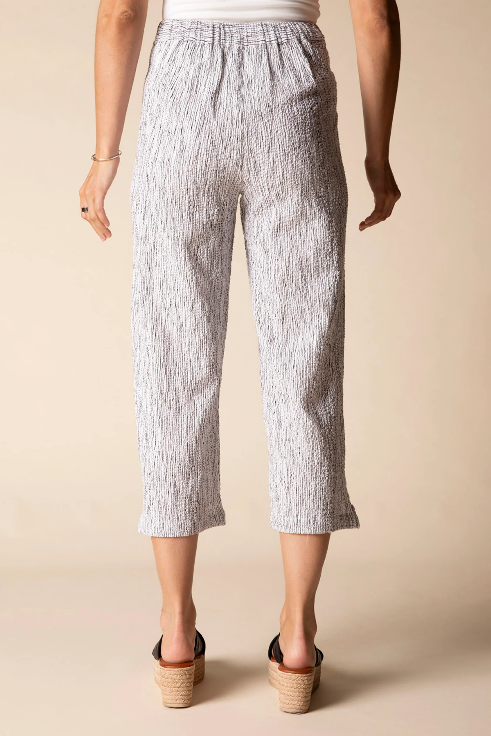 Fine Lines Pucker Weave Capri - Image 8